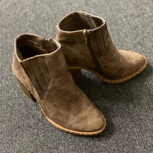 Load image into Gallery viewer, POINTED ANKLE BOOTIE IN BEIGE
